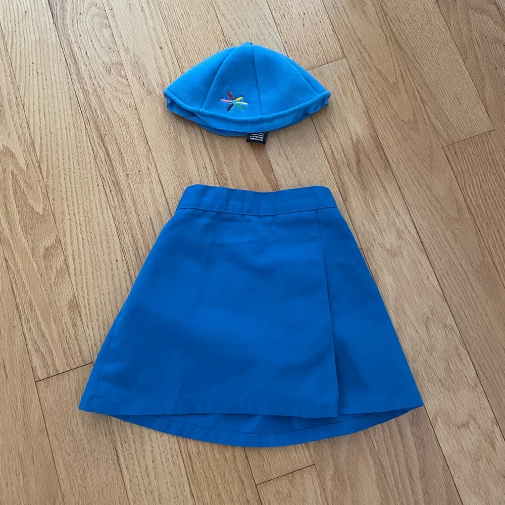 Girl Scouts (Daisy Scouts) skirt and beanie